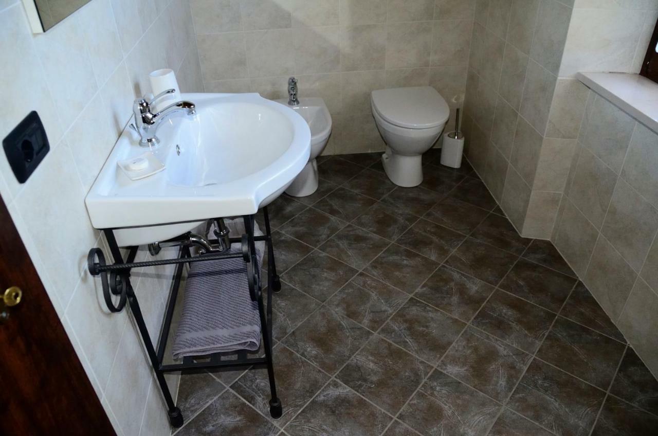 La Collina Dei Franchi Bed & Breakfast Camporgiano Luaran gambar